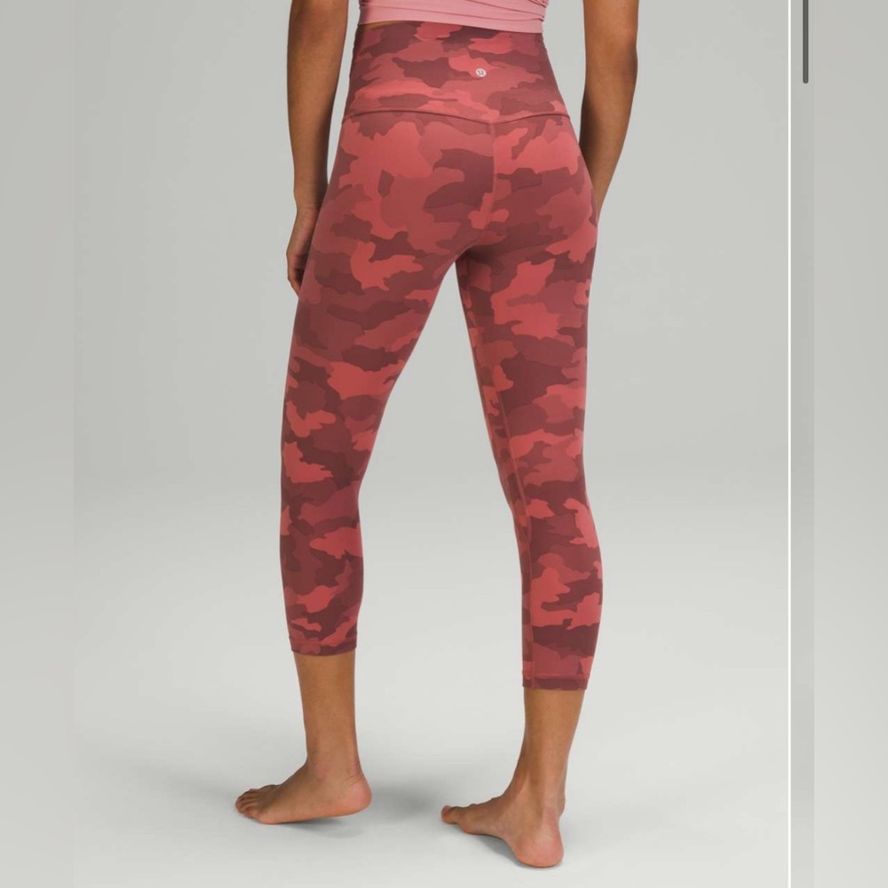 Lululemon Align Crop *21"
Heritage 365 Camo Brier Rose Multi Sz 2